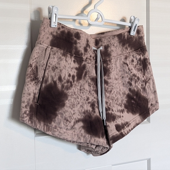 Lululemon Inner Glow 3" Cotton Shorts - Tie Dye French Press Brown sz 6 - Picture 2 of 6